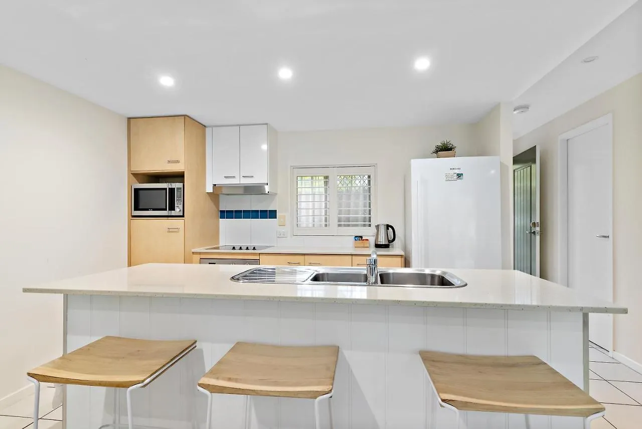 Tropical Retreat In 2 Bedroom Townhouse 누사빌 아파트