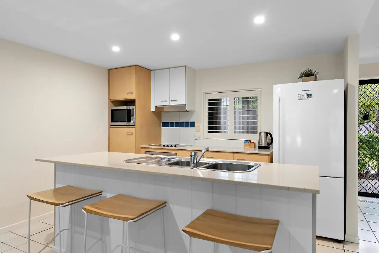 Tropical Retreat In 2 Bedroom Townhouse 누사빌 0*,  오스트레일리아
