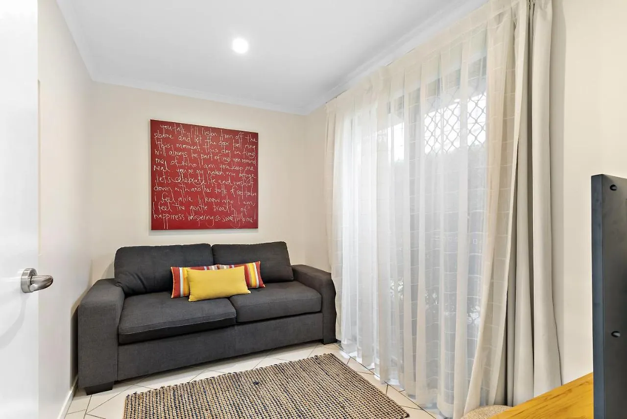 Tropical Retreat In 2 Bedroom Townhouse 누사빌